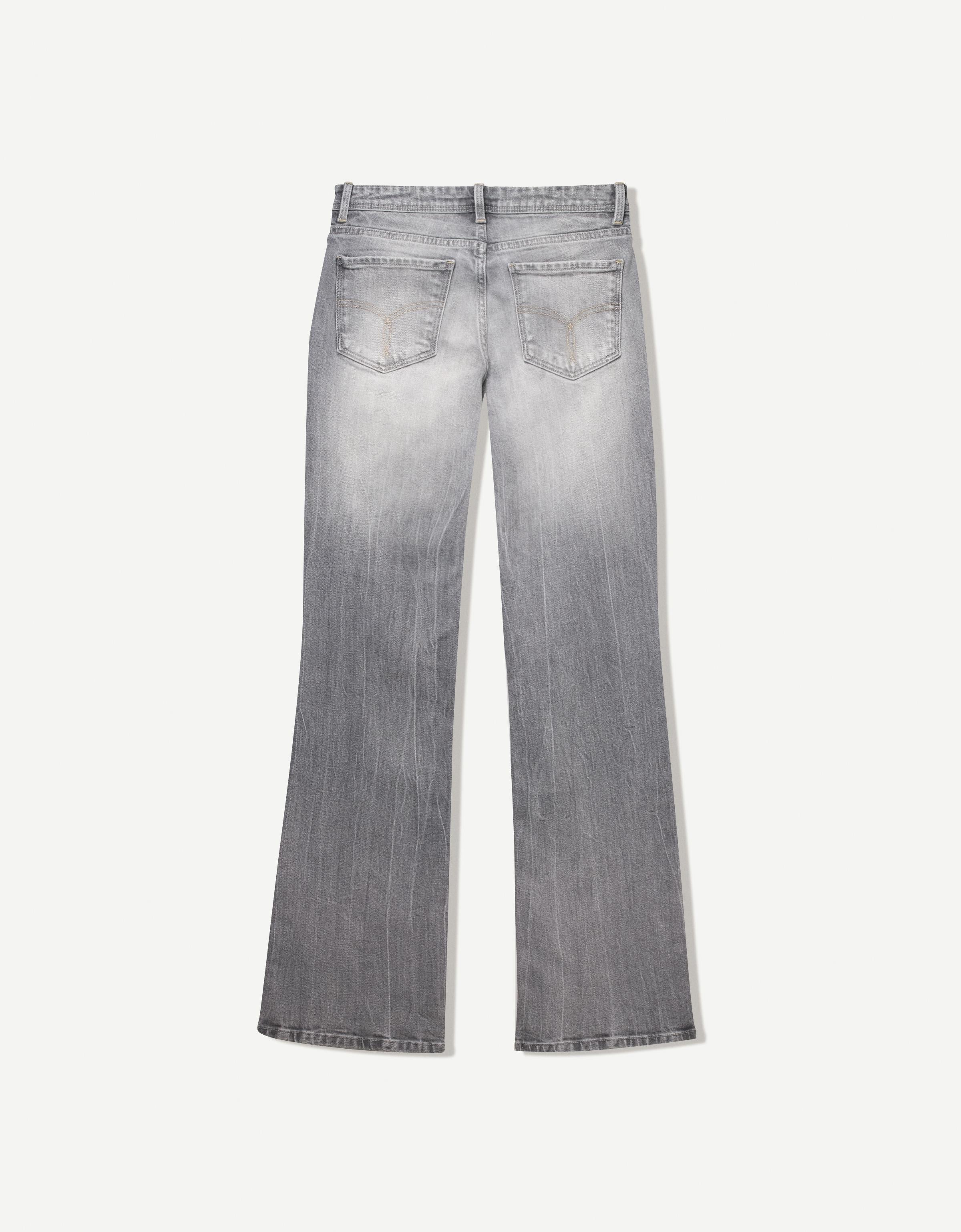 Graue Bootcut-Jeans